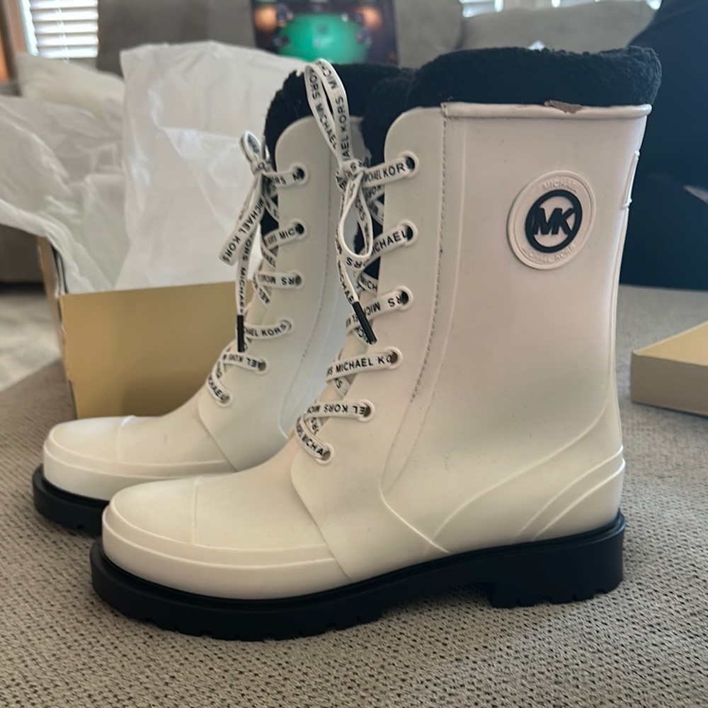 Michael Kors White and Black Lace Up Rain Boots - Picture 3 of 7